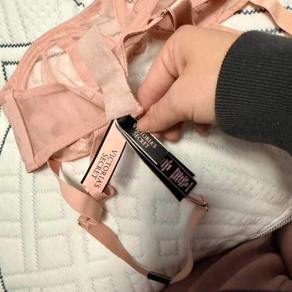 NWT Victoria's Secret Tan Lace Bra Size 34C - Picture 3 of 3